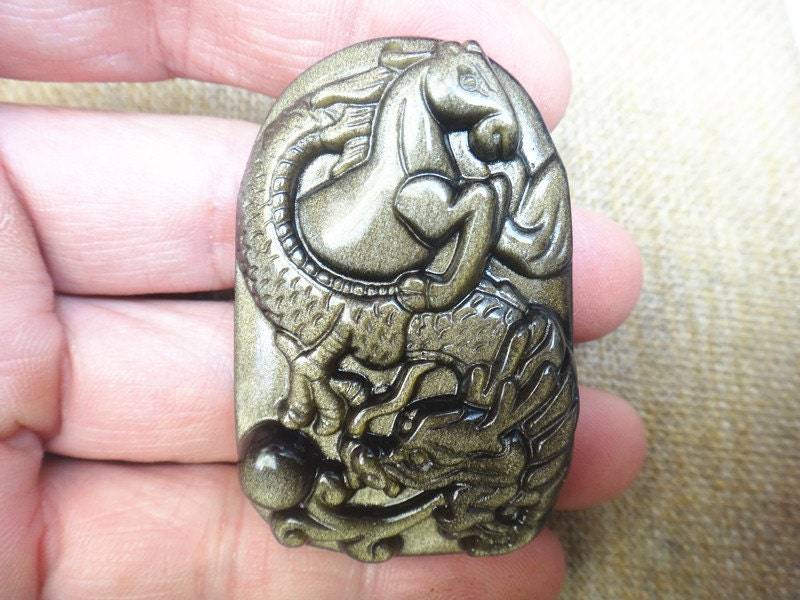Natürliche Gold Obsidian Drachen Mit Pferd Charm Anhänger Maskottchen Natürliche Gold Obsidian Drachen Mit Pferd Charm Anhänger Maskottchen von blackbeaded