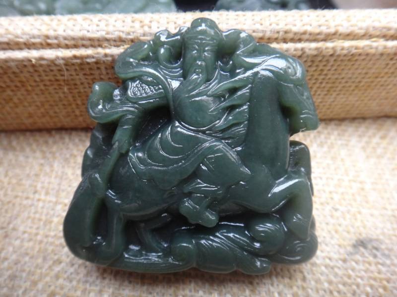 Natürliche Grüne Jade Amulett Anhänger „Guan Yu" Charme Natürliche Grüne Jade Amulett Anhänger „Guan Yu" Charme von blackbeaded