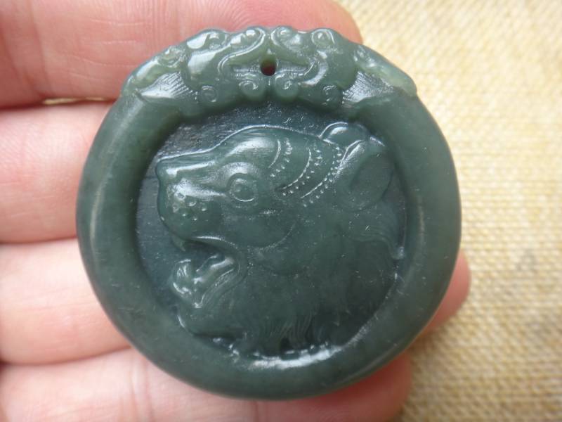 Natürliche Grüne Jade Anhänger Tiger Glücksbringer Natürliche Grüne Jade Anhänger Tiger Glücksbringer von blackbeaded