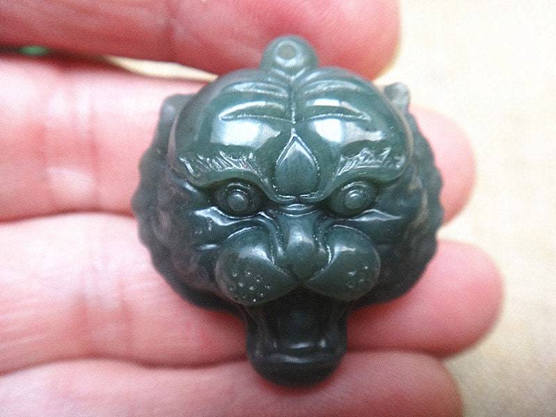 Natürliche Grüne Jade Tiger/Kopf Anhänger Glücksbringer Natürliche Grüne Jade Tiger/Kopf Anhänger Glücksbringer von blackbeaded