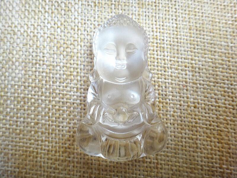 Natürliche Weiße Crystal Baby Buddha Anhänger Natürliche Weiße Crystal Baby Buddha Anhänger von blackbeaded