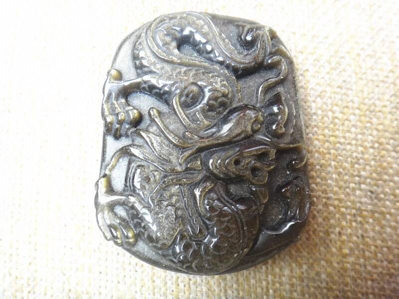 Natürlicher Gold Obsidian Drachen Anhänger Maskottchen Natürlicher Gold Obsidian Drachen Anhänger Maskottchen von blackbeaded