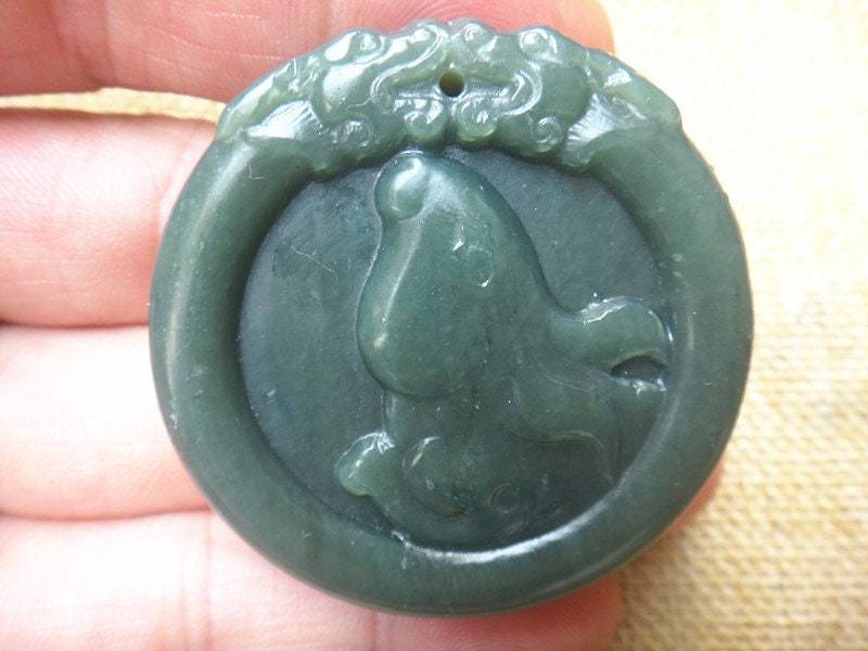 Natürlicher Grüner Jade Anhänger Mit Hase Glücksbringer Natürlicher Grüner Jade Anhänger Mit Hase Glücksbringer von blackbeaded