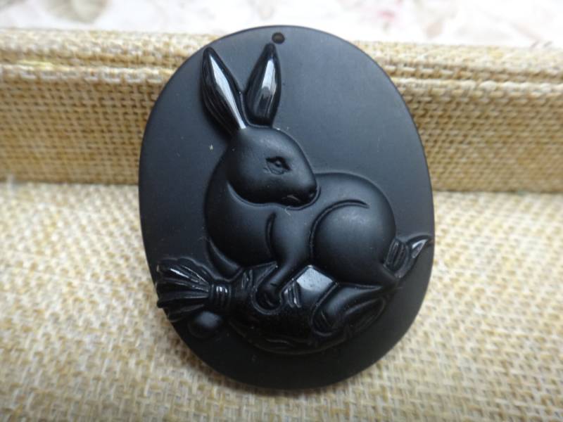 Natürlicher Obsidian Anhänger Hase 2023 Kaninchen Maskottchen Natürlicher Obsidian Anhänger Hase 2023 Kaninchen Maskottchen von blackbeaded
