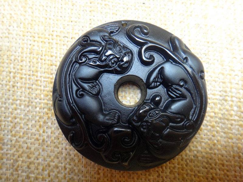 Natürlicher Obsidian Pi Zum Glück Talisman Anhänger von blackbeaded