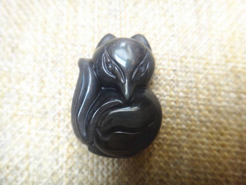 Natürlicher Regenbogen Augen Obsidian Fuchs Anhänger Natürlicher Regenbogen Augen Obsidian Fuchs Anhänger von blackbeaded