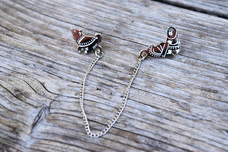 Qimmiq - Hundeschlitten Emaille Kette Reversnadel von blackseafoam