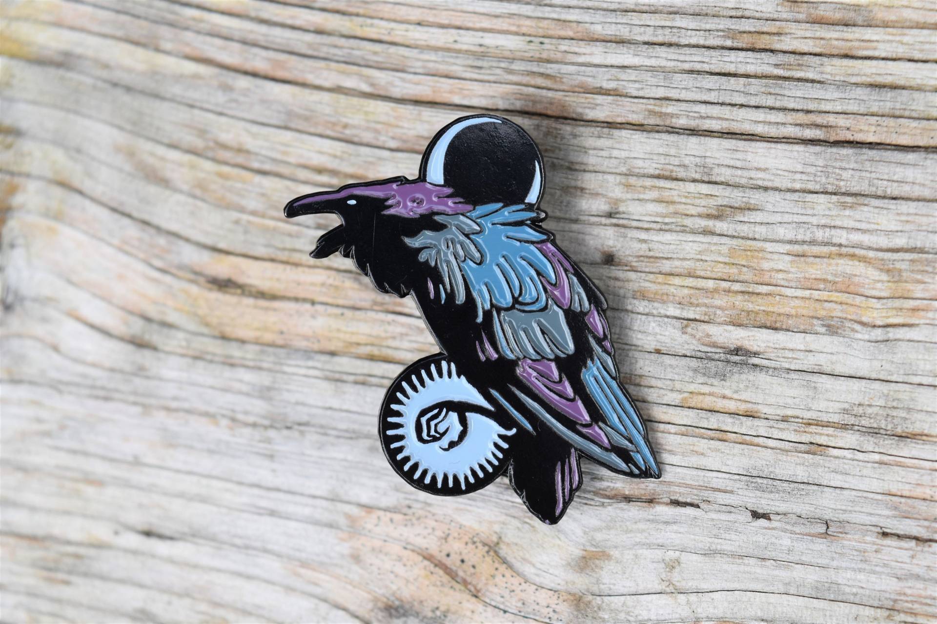 Raben Emaille Pin von blackseafoam