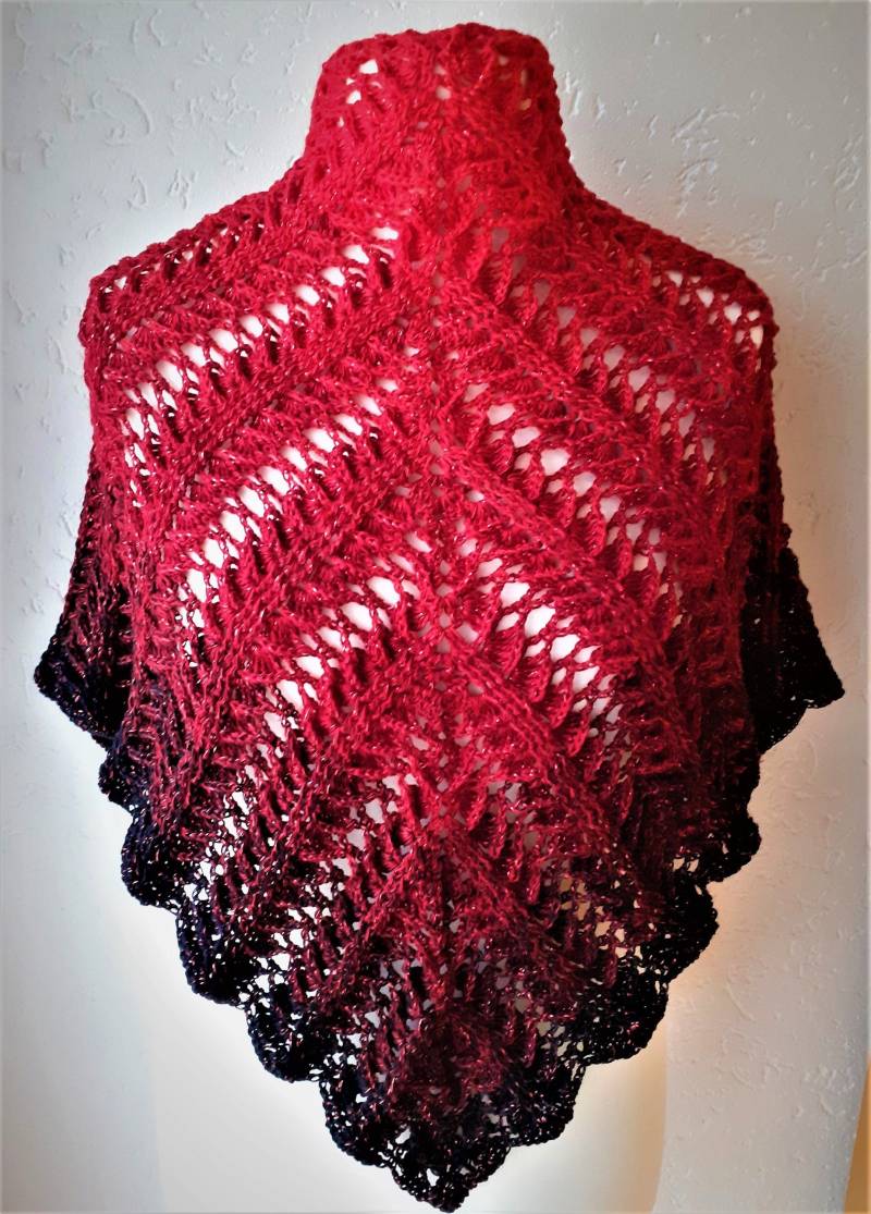 Dreieckstuch Dreiecksschal Gehäkelt Farben Von Rot Bis Schwarz Farblich Verlaufend #262 von blamuesHandarbeiten