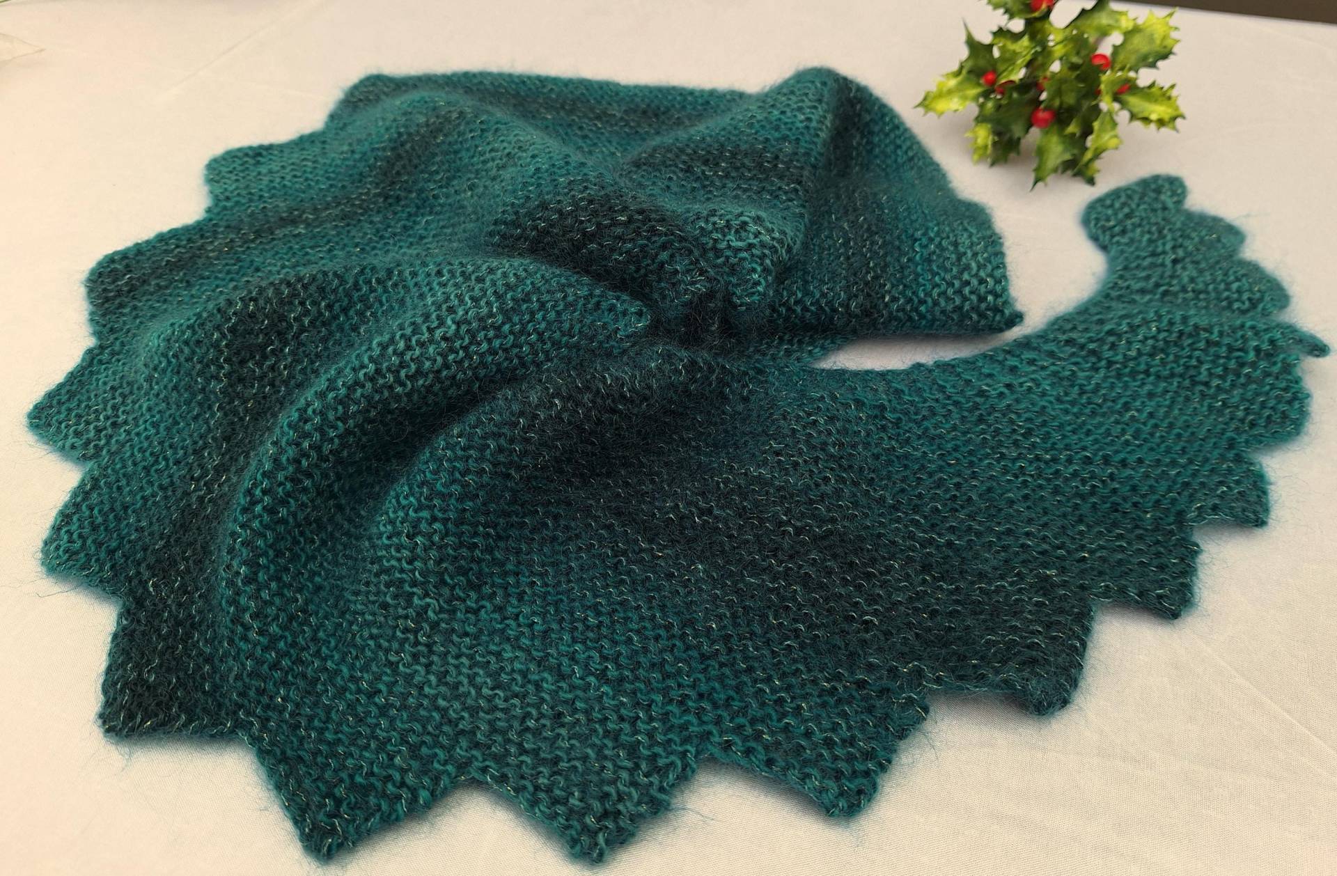 Dreieckstuch Dreiecksschal Zackenschal Handgestrickt, Petrol Farben Meliert Mit Glitzer #249 von blamuesHandarbeiten