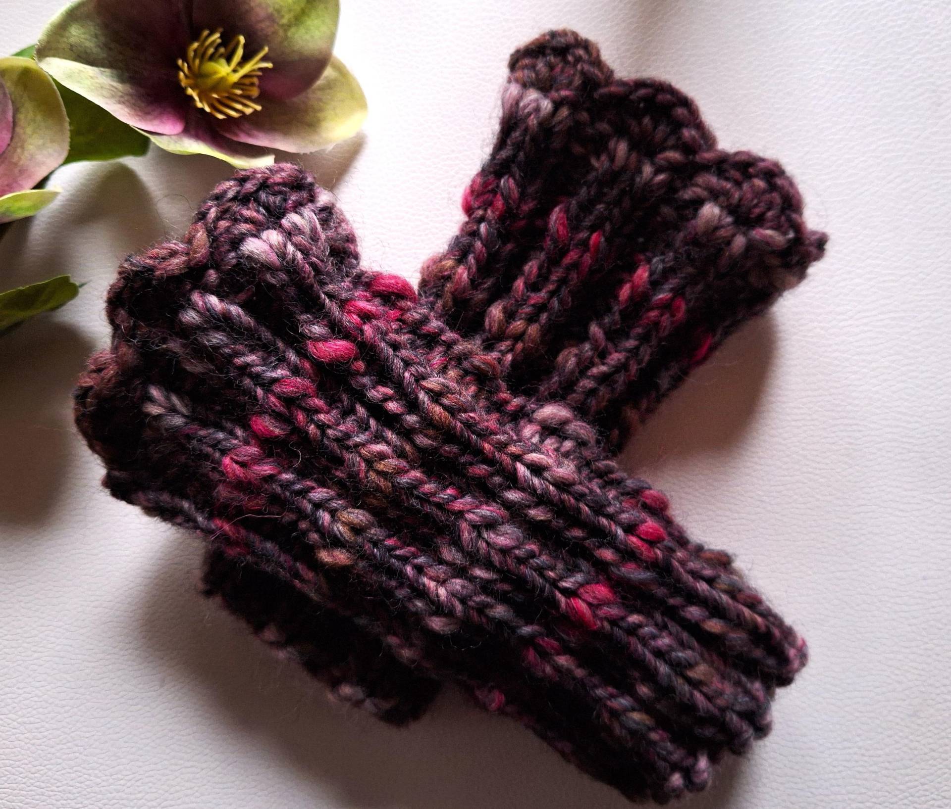 Handstulpen, Pulswärmer Handgestrickt, Braun - Bordeauxfarben Mit Daumenloch #25.3 von blamuesHandarbeiten