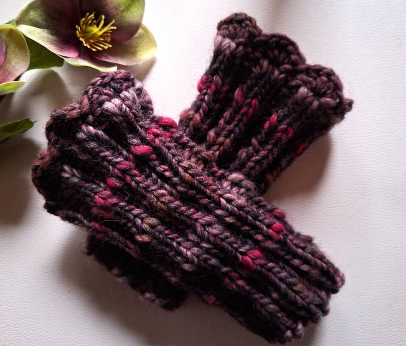 Handstulpen, Pulswärmer Handgestrickt, Braun - Bordeauxfarben Mit Daumenloch #25.3 von blamuesHandarbeiten