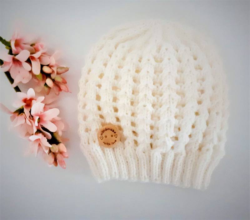 Mütze - Erstlingsmütze Fürs Baby, Handgestrickt Farbe Naturweiss Mit Oder Ohne Knöpfchen E779 1-2 von blamuesHandarbeiten