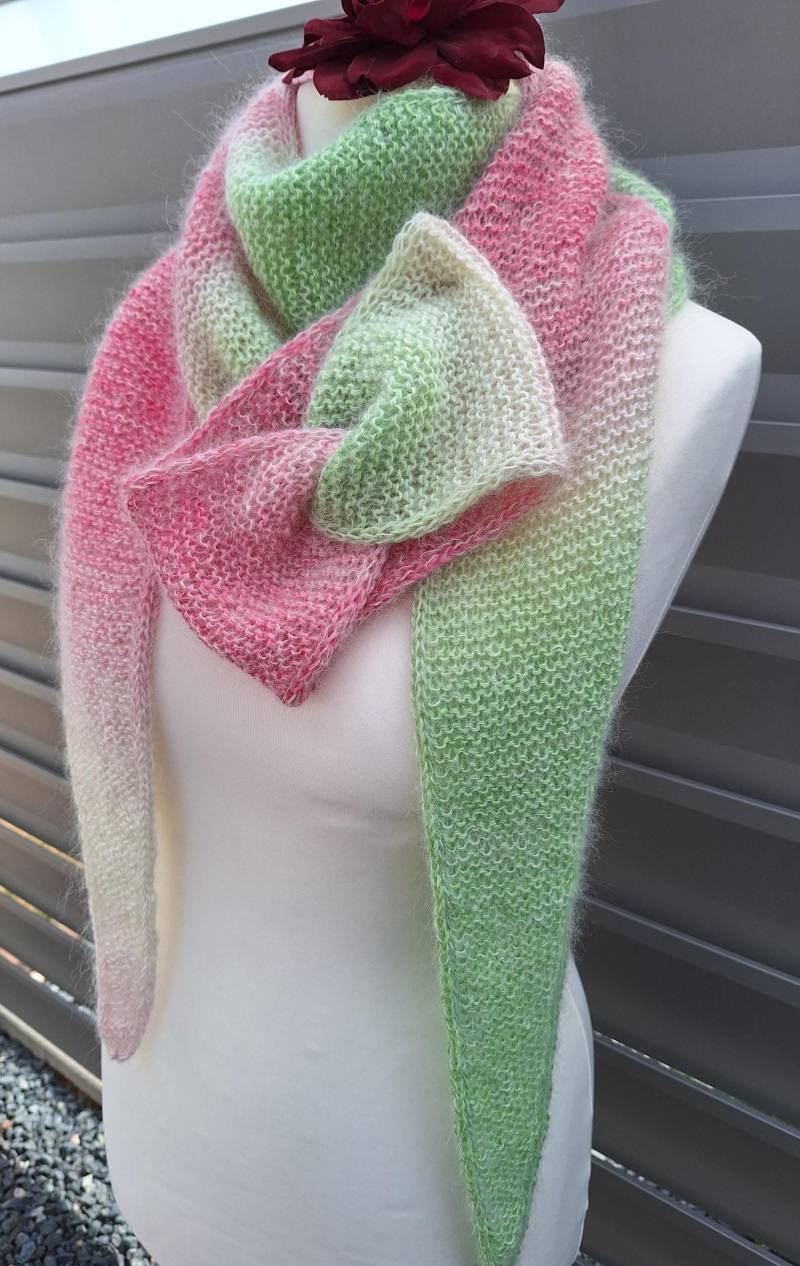 Schal Tuch Schulterwärmer Und/Oder Stirnband, Gestrickt Farblich Verlaufend, Grün - Rosefarben #25.52.1-2 von blamuesHandarbeiten