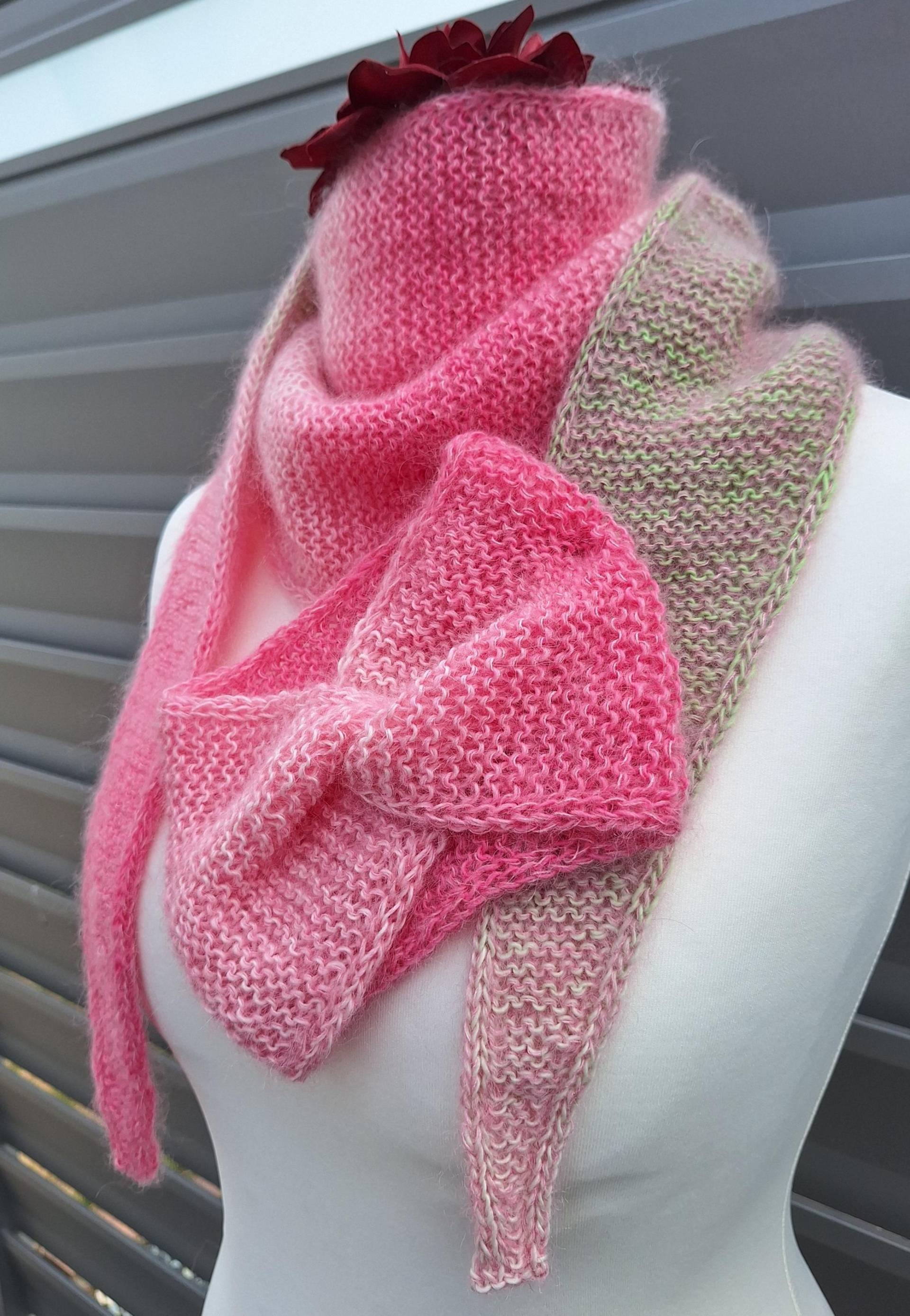 Schal Tuch Schulterwärmer Und/Oder Stirnband, Gestrickt Farblich Verlaufend, Grün - Pinkfarben #25.55.1-2 von blamuesHandarbeiten