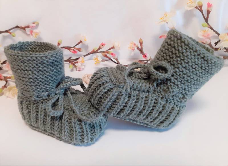 Schuhe Erstlingsschuhe Baby Handgestrickt Salbeigrün - Zum Binden E758 von blamuesHandarbeiten