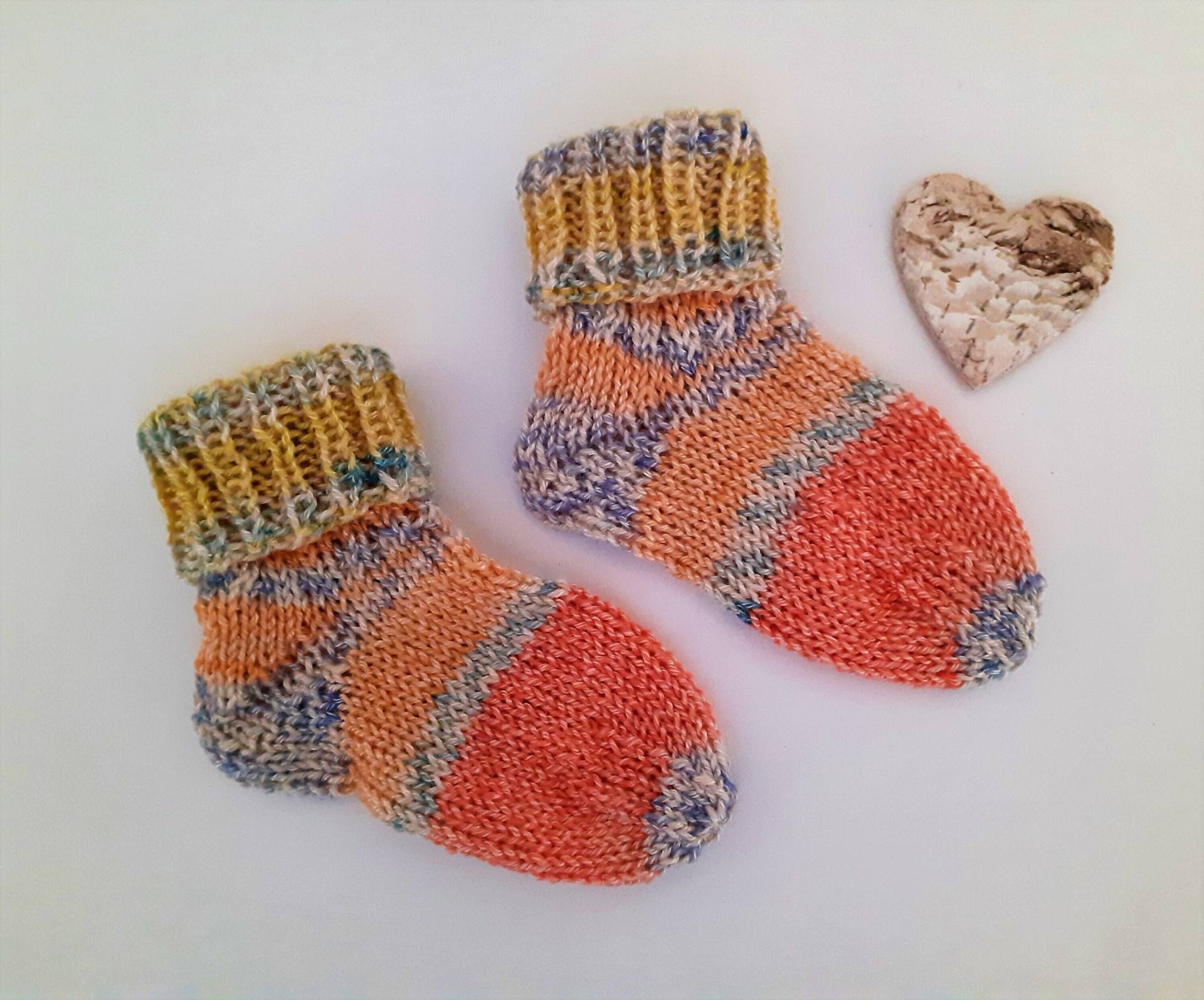 Socken Erstlingssocken Baby Handgestrickt Bunt Gemustert #819 von blamuesHandarbeiten