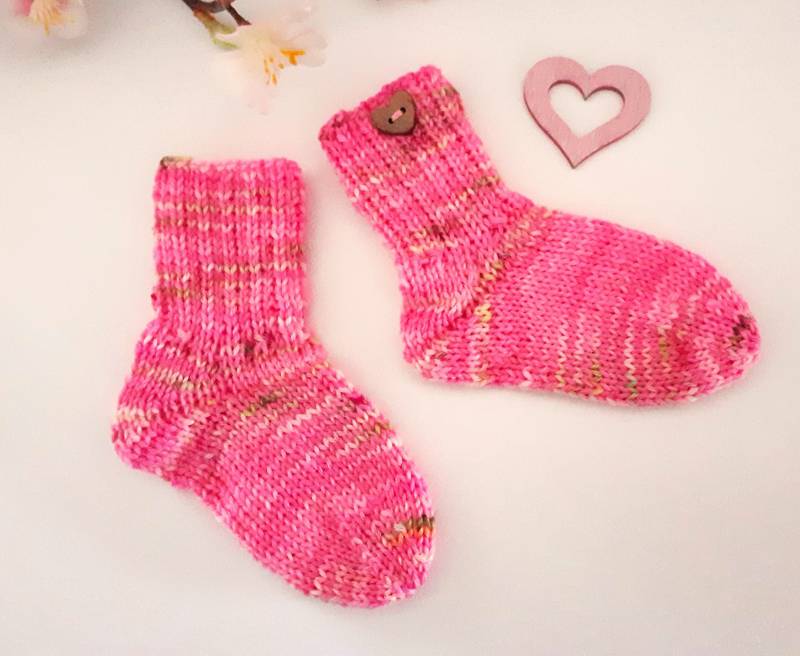 Socken Erstlingssocken Fürs Baby, Handgestrickt, Rosefarben - Zart Grün Meliert E651 von blamuesHandarbeiten