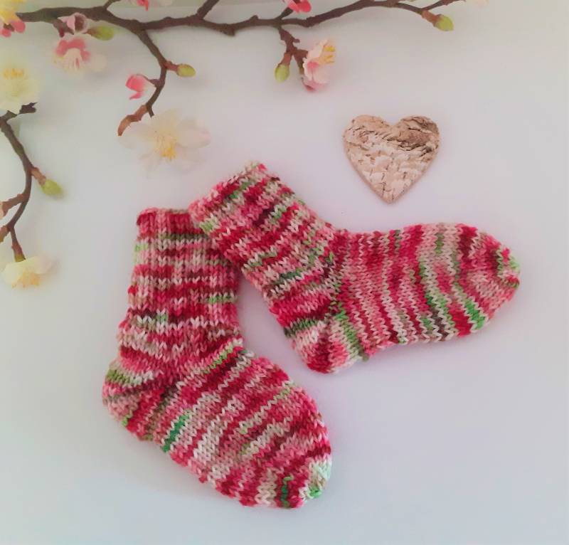 Socken Erstlingssocken Fürs Baby Handgestrickt, Pinkfarben Grün Bunt Meliert E676 von blamuesHandarbeiten