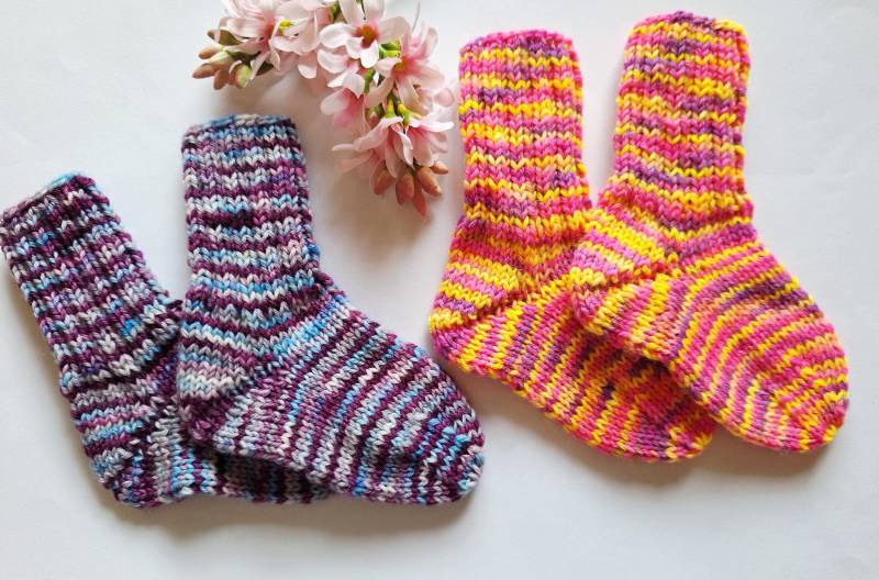 Socken Kindersocken Gr.20-21 Handgestrickt, Bunt in Unregelmässigem Verlauf #25.46-1-2 von blamuesHandarbeiten