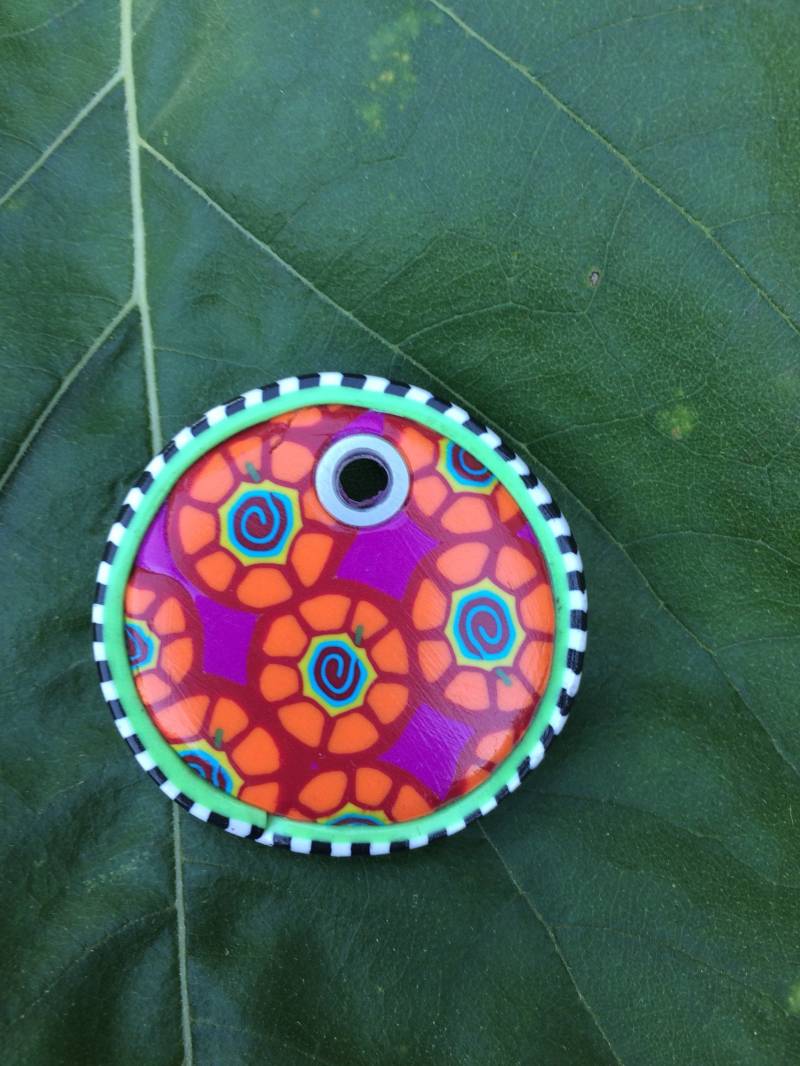 Handgemachte Blumen-Anhänger Aus Polymer Clay Bunter Handgefertigter Schmuck von blancheandguy