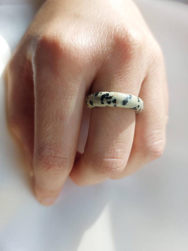 Dalmatiner Jaspis Ring, Naturstein Bandring, Leopad Muster Steinring von blauwietuerkis