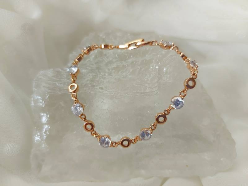 Goldenes Armband Mit Zirkoniasteinen Edelstahl Armkette Damen Handschmuck Goldenes Armband Mit Zirkoniasteinen Edelstahl Armkette Damen Handschmuck von blauwietuerkis