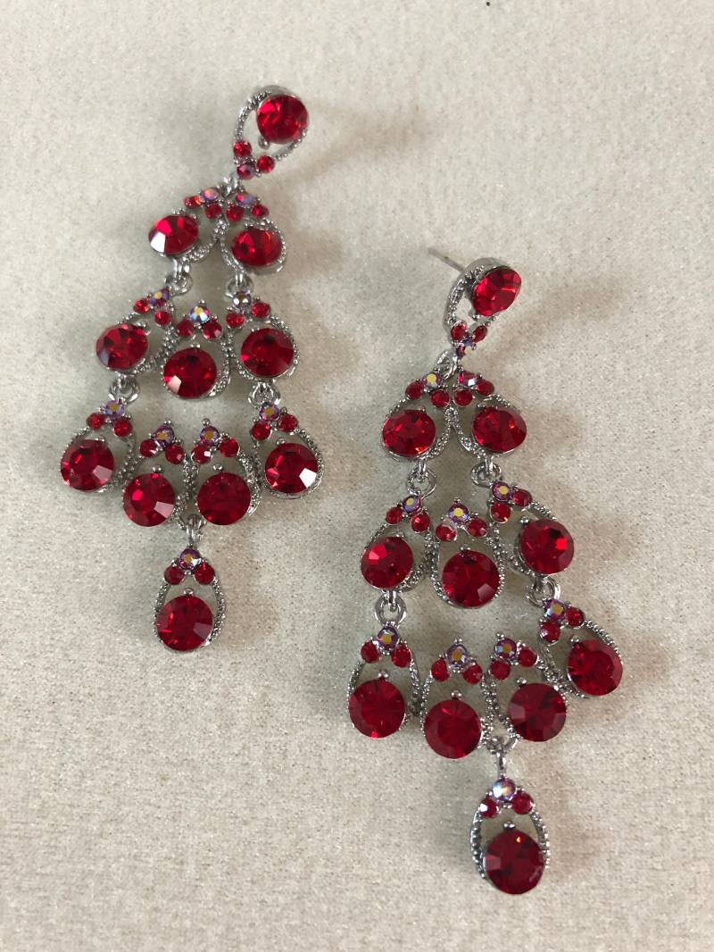 Mittelgroße Kristall Ohrringe in Light Siam/Light Siam Ab von blingsbyj