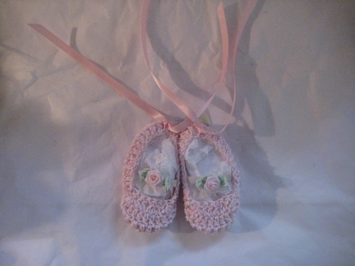 Baby Mädchen Rosa Weiß Baumwolle Ballettschuhe Booties 0-6 Monate Fein Gehäkelte Lt Schleife Rosen Satinbänder Geburt Geschenk Frühling Sommer von blitzknitz