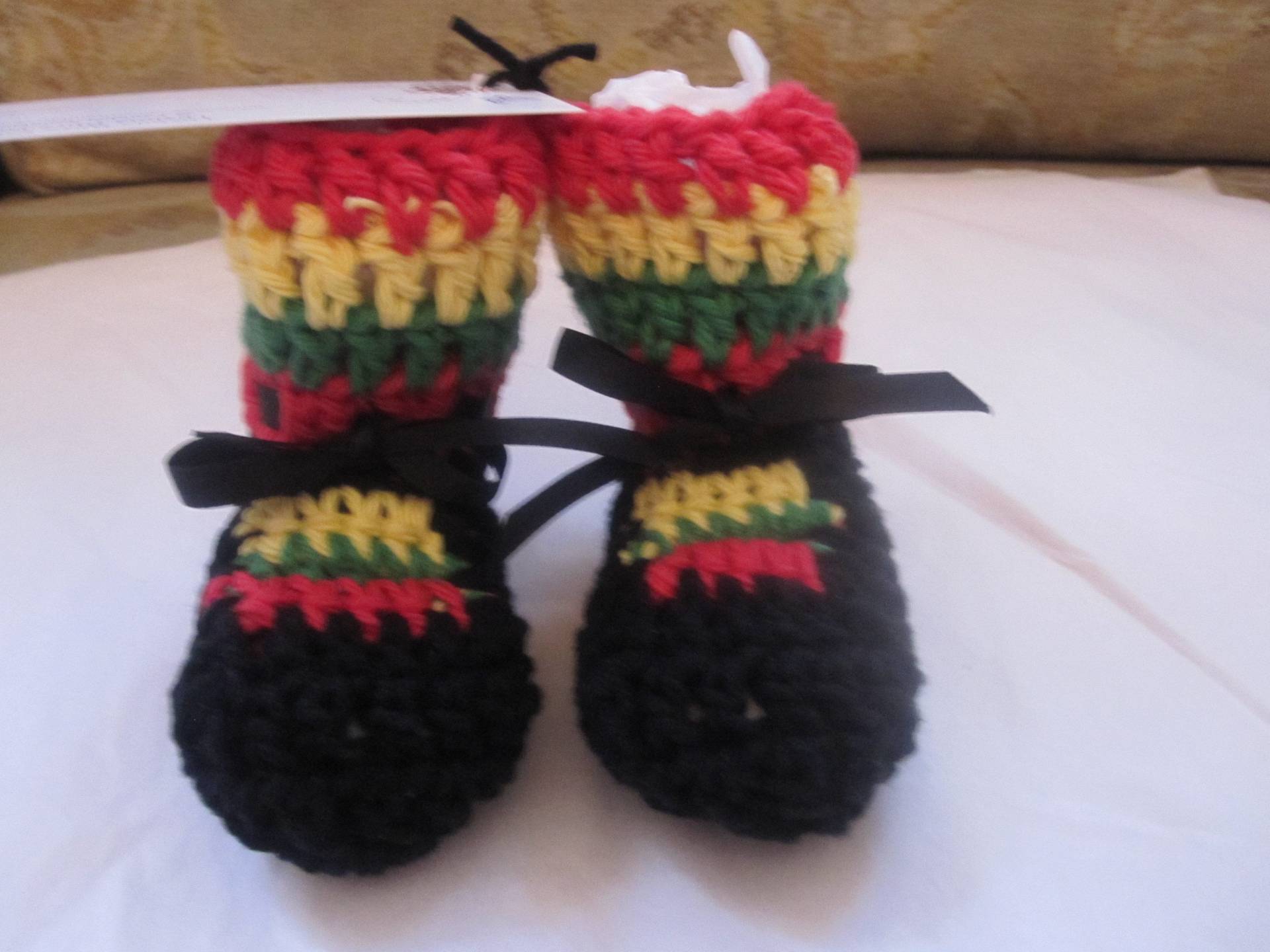 Gehäkelte Rasta Baby Booties Baumwolle Strick, Rot Gelb Grün, 3-6 Monate Gehäkelte Rasta Baby Booties Baumwolle Strick, Rot Gelb Grün, 3-6 Monate von blitzknitz