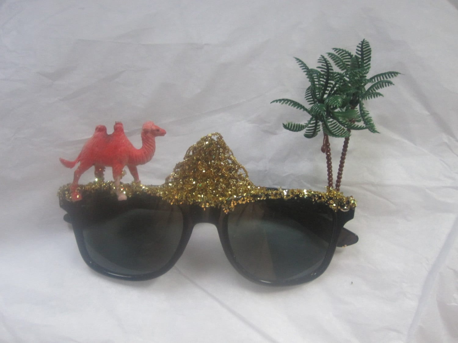 Kamel Im Goldenen Sand Fantasy Ägypten Verzierte Schwarze Sonnenbrille von blitzknitz