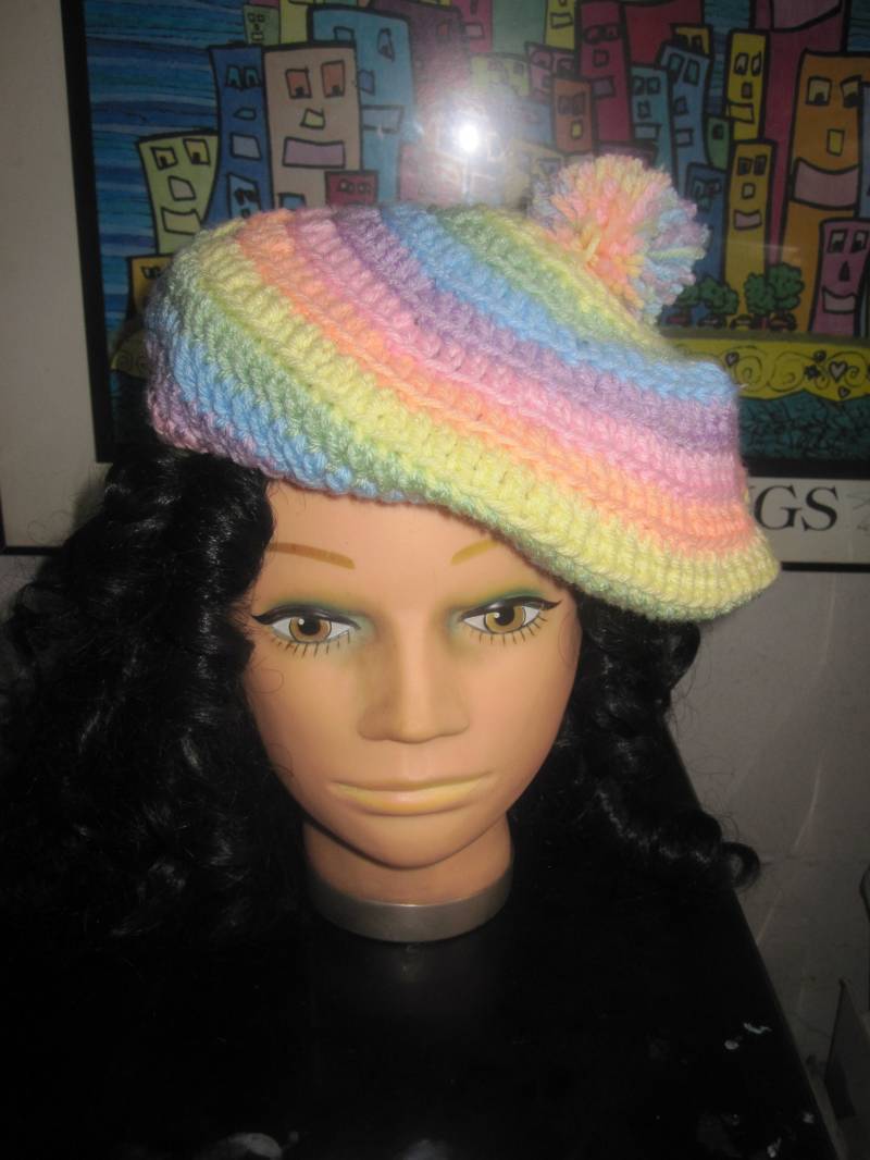 Pastell Regenbogen Gehäkelte Baskenmütze Frühling Tam Hut Mit Pom Pastell Regenbogen Gehäkelte Baskenmütze Frühling Tam Hut Mit Pom von blitzknitz