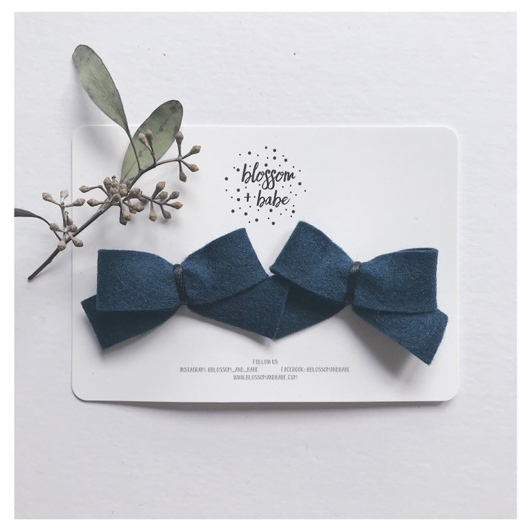 Filz "Macie' Schleife Zwilling Haarspange Krokodil Clip Filz "Macie' Schleife Zwilling Haarspange Krokodil Clip von blossomandbabe