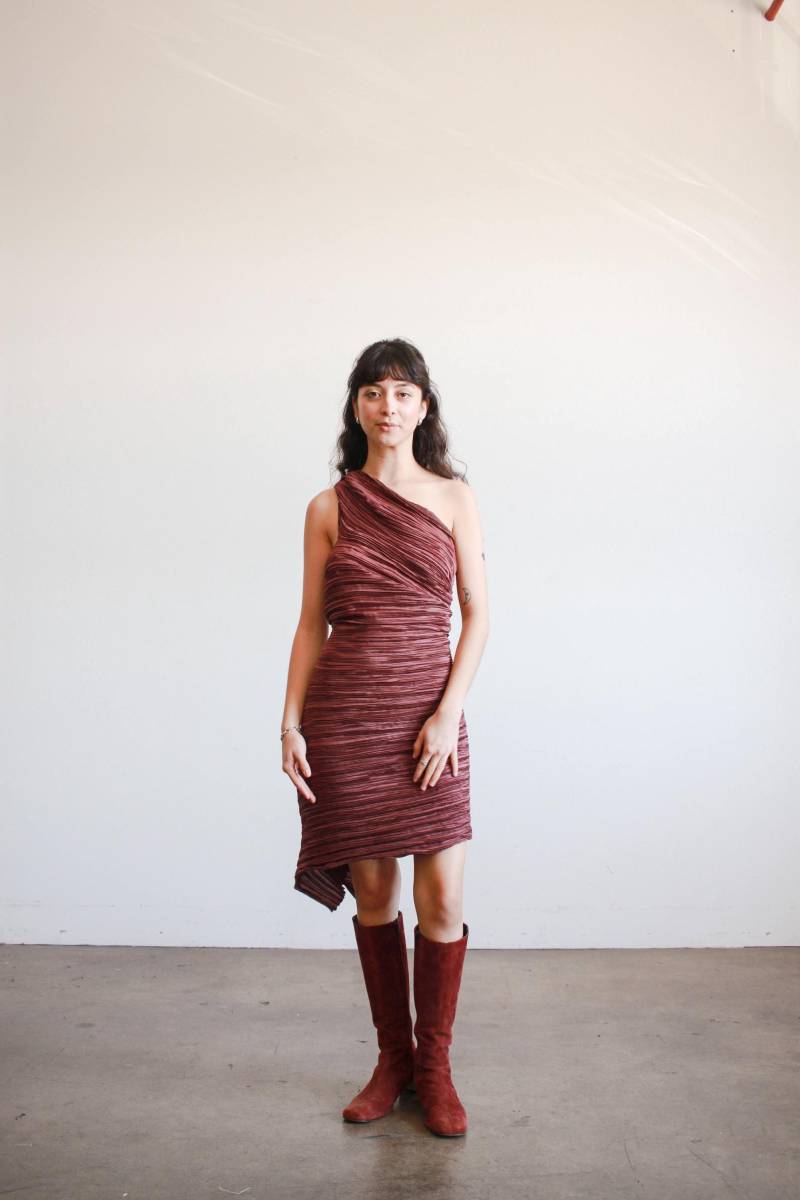 1980Er Jahre Mary Mcfadden Plum Plissee Neckholder Kleid 1980Er Jahre Mary Mcfadden Plum Plissee Neckholder Kleid von blossomvintageshop