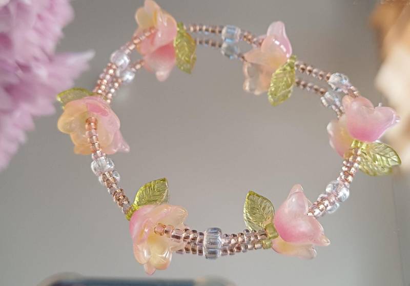 Florales Armband - Maiglöckchen in Rosagelb von blovedSchmuckdesign