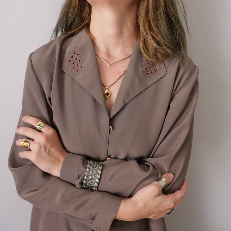 Vintage 70Er Jahre Satin Oversize Hemd Unisex Nougat Flow Hemd | Größe M - L von blubirdvintagelove