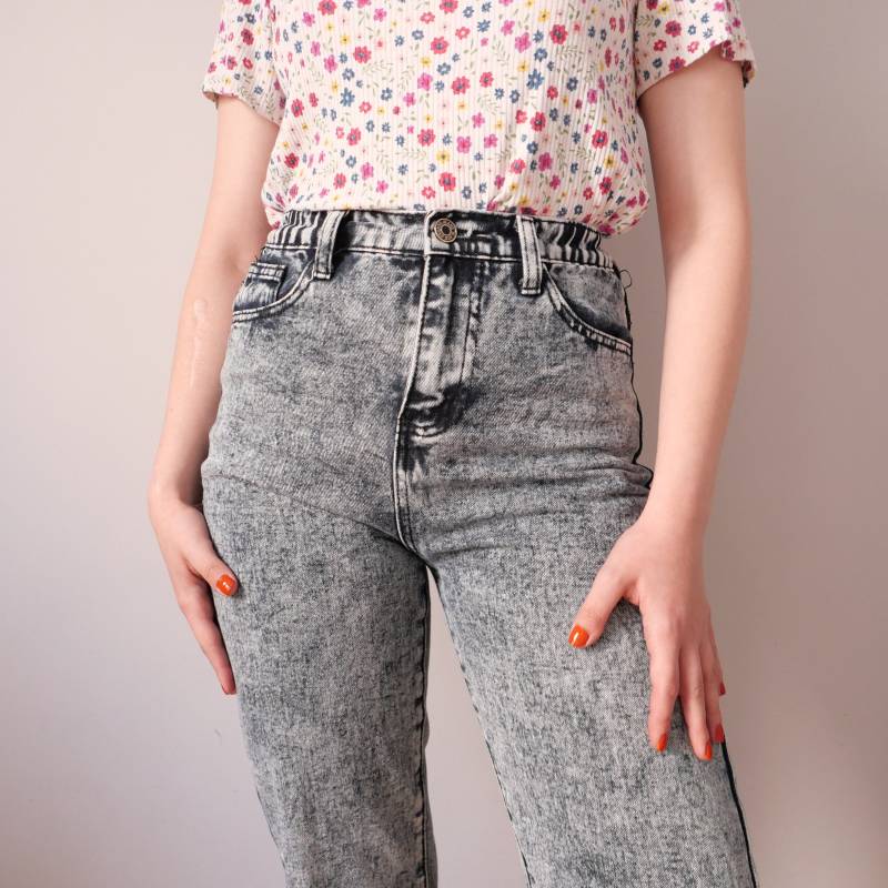 Vintage 90Er Dunkelblau Schwarz Washed Denim Basic Style Jeans Kapselhose Gerades Bein Streetstyle Minimalistisch Rare Wash Größe S von blubirdvintagelove