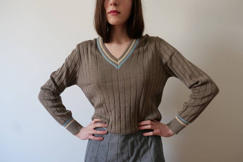 Vintage V-Ausschnitt College Pullover 80Er/90Er Jahre Brauner Strick | Größe S/M von blubirdvintagelove