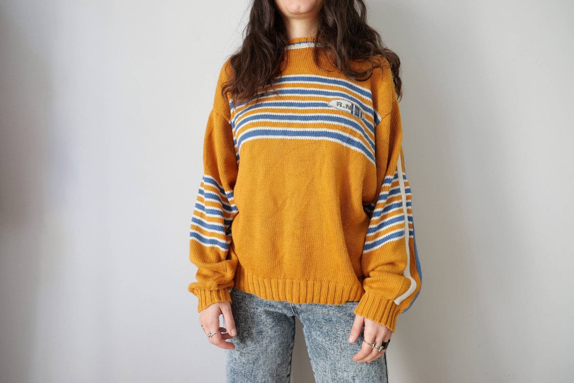 Vintage Gelb Grau Retro Sportlich Gestreift Gemütlich Cottage Core Kastig Stil 80Er 90Er Kuscheliger Unisex Grobstrick Pullover Größe M/L von blubirdvintagelove