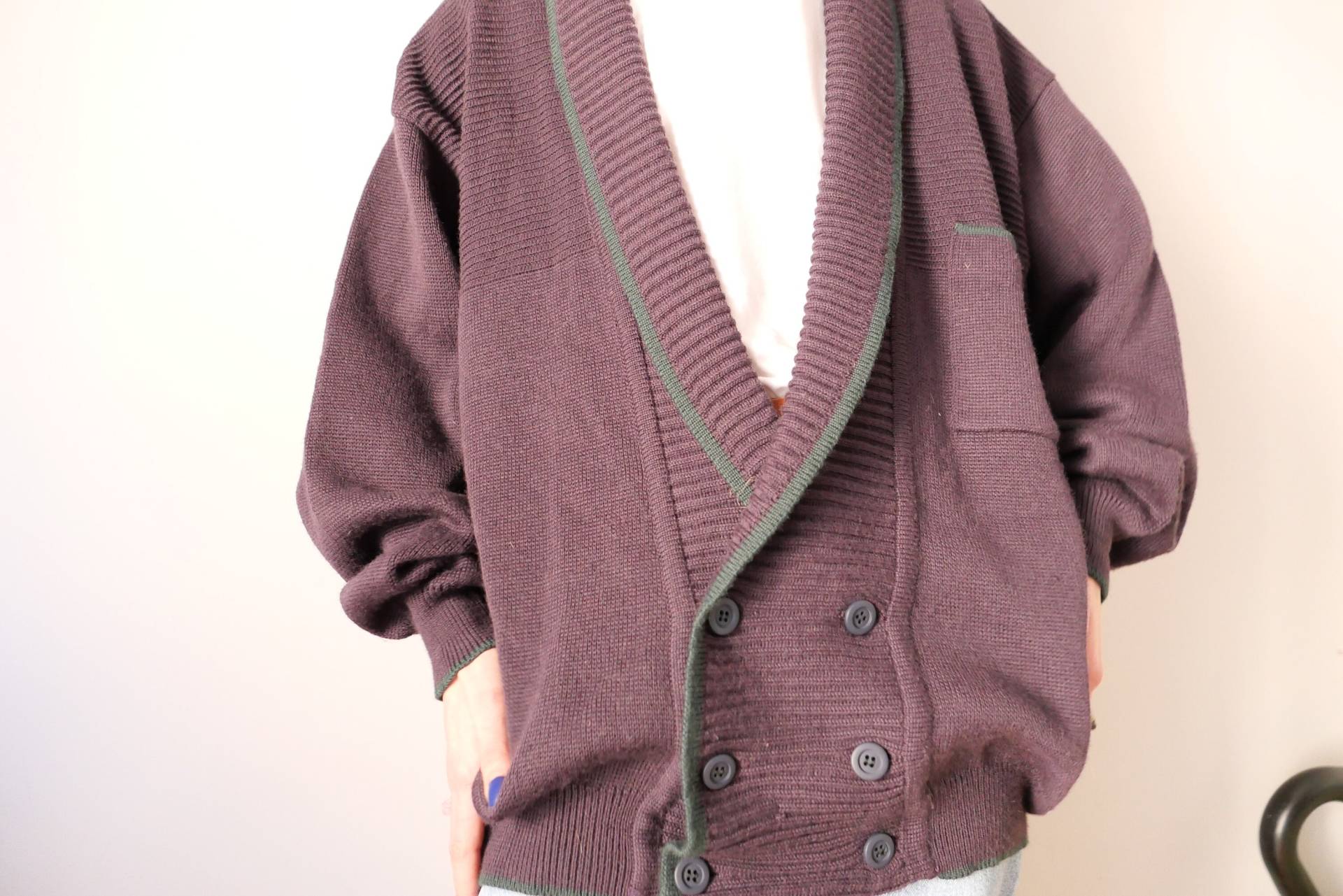 Vintage Grobstrick Strickjacke Wollmischung Lila Mit Grünen Details Wickelpullover Lang Boxy Basic Gemütlich 80Er 90Er Pullover Cottage Core von blubirdvintagelove