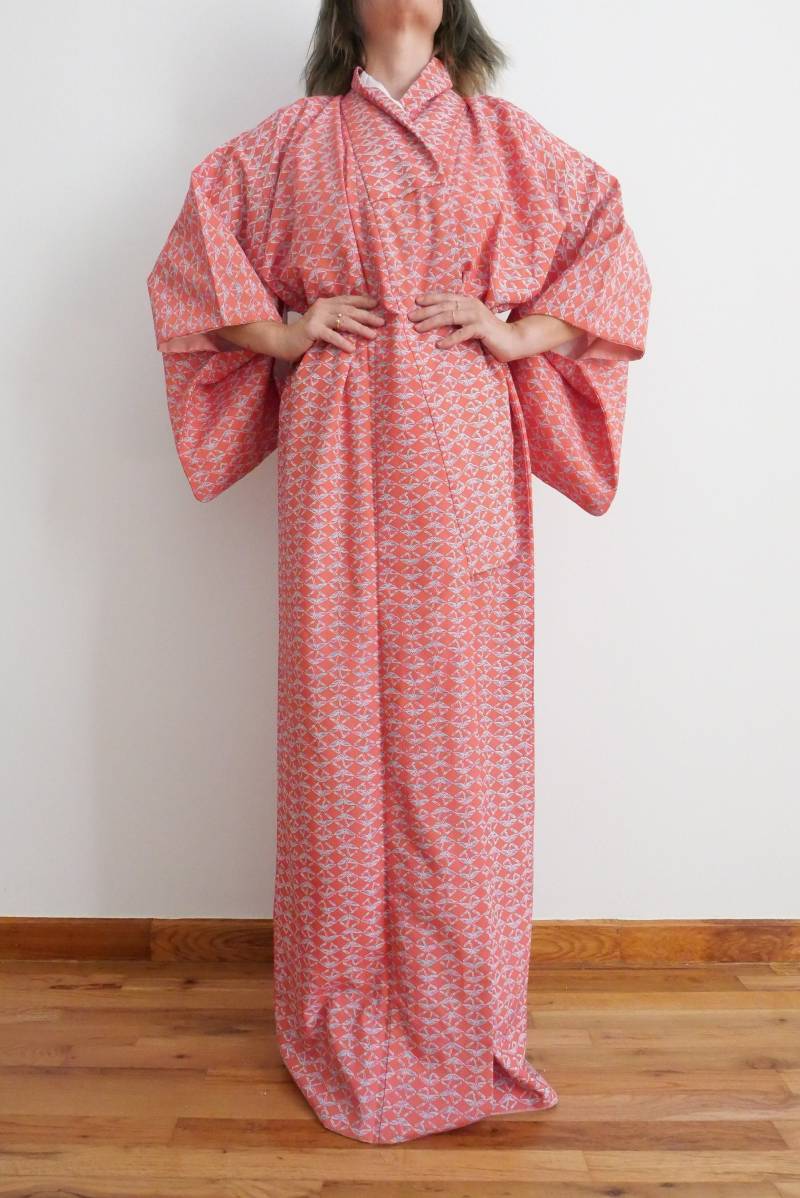 Vintage Kimono Gabardine Duster in Voller Länge Weite Ärmel Robe 70Er 80Er Oversize Barbie Rosa Mantel Onesize von blubirdvintagelove