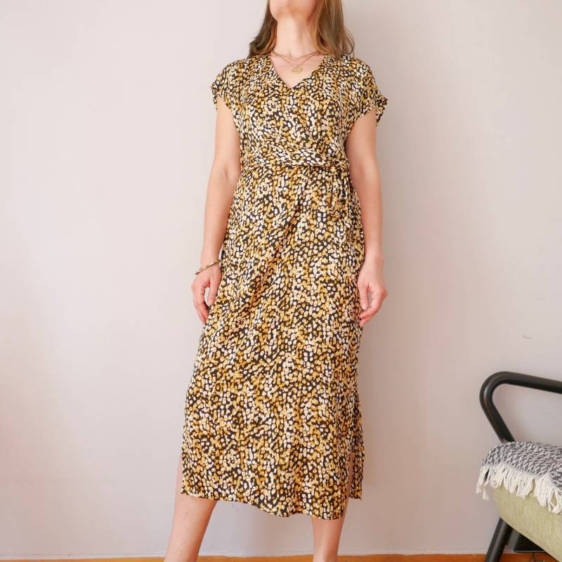 Vintage Oysho Wickelkleid, Seidensand & Schwarz, Gr. M-L von blubirdvintagelove