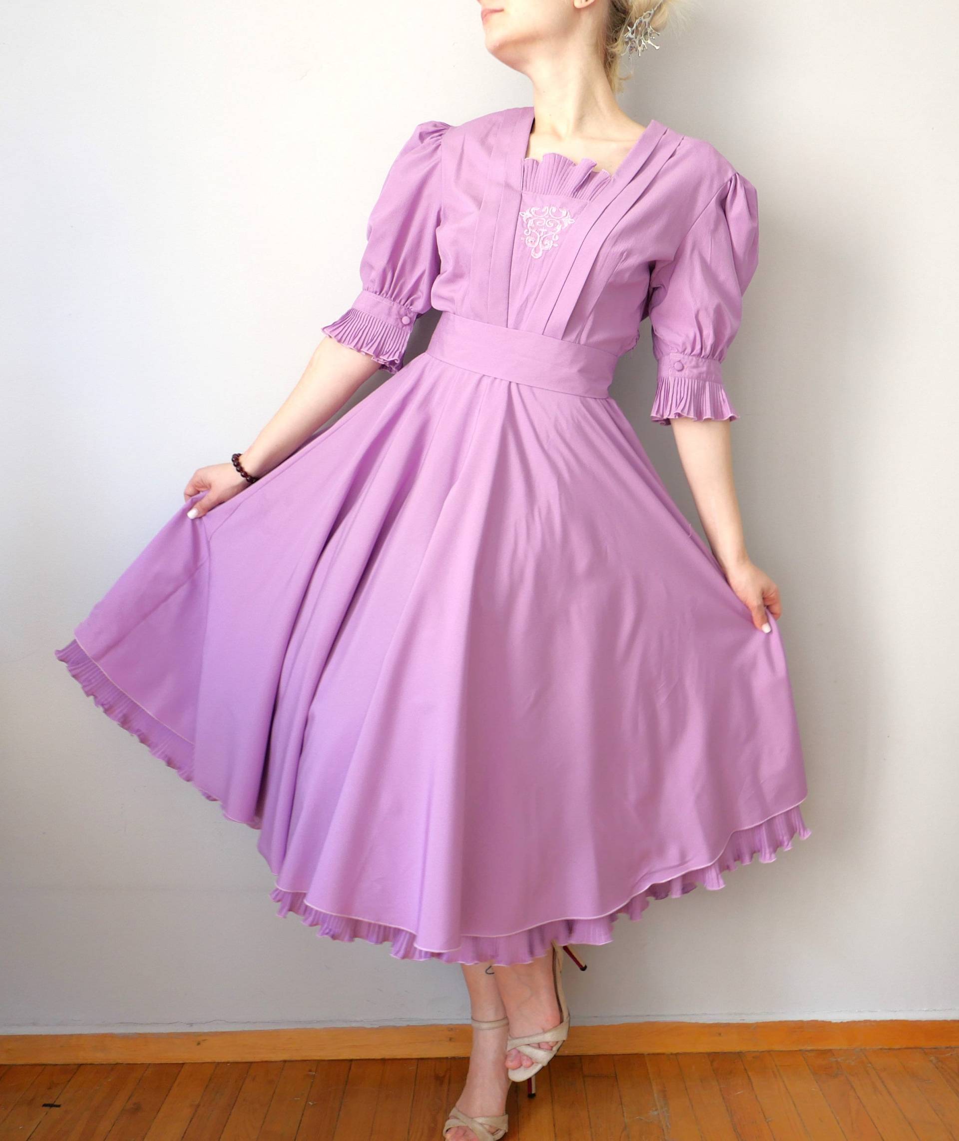 Vintage Lila Satin Tüll Kleid, Rüschen Petticoat S/M Vintage Lila Satin Tüll Kleid, Rüschen Petticoat S/M von blubirdvintagelove