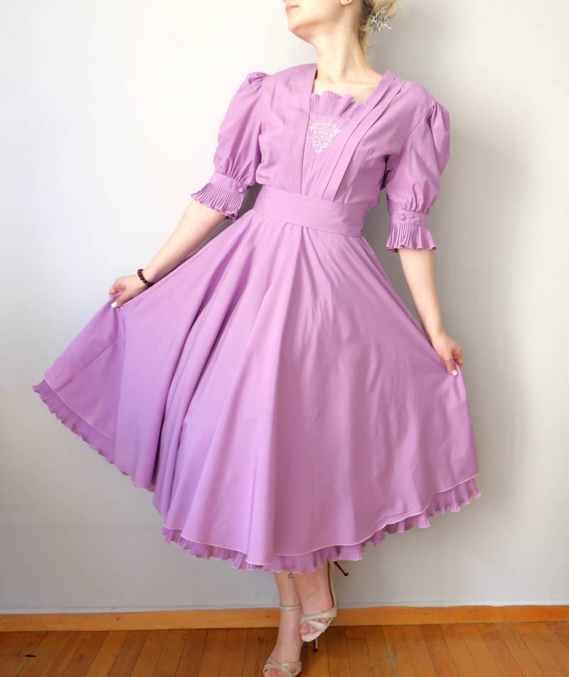 Vintage Lila Satin Tüll Kleid, Rüschen Petticoat S/M Vintage Lila Satin Tüll Kleid, Rüschen Petticoat S/M von blubirdvintagelove