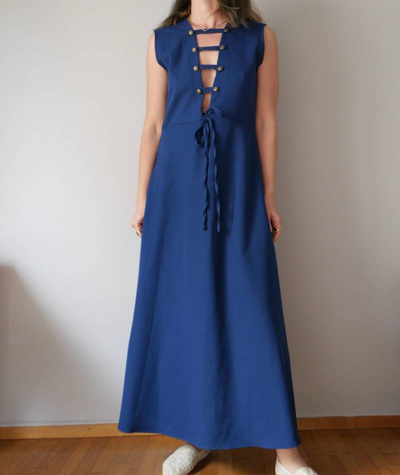 Vintage 70Er Jahre Blau Maxi Kleid Avantgarde Tiefes V Ärmellos, Gr. L von blubirdvintagelove