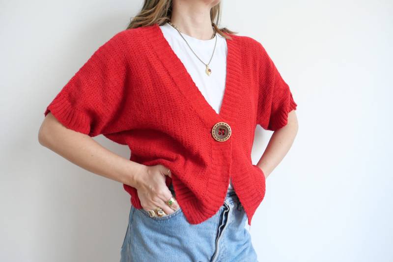 Vintage Rustikale Rote Kurze Strickjacke Cottage Kernholz Knopf Unisex Größe M von blubirdvintagelove