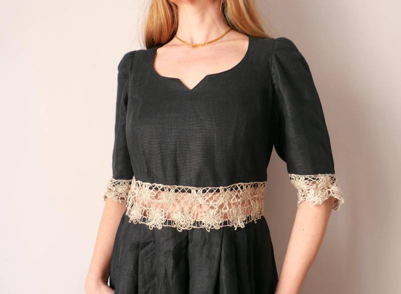 Vintage Schwarzes Leinen Dirndl Antike Spitze Cottagecore Landhaus | M/L von blubirdvintagelove