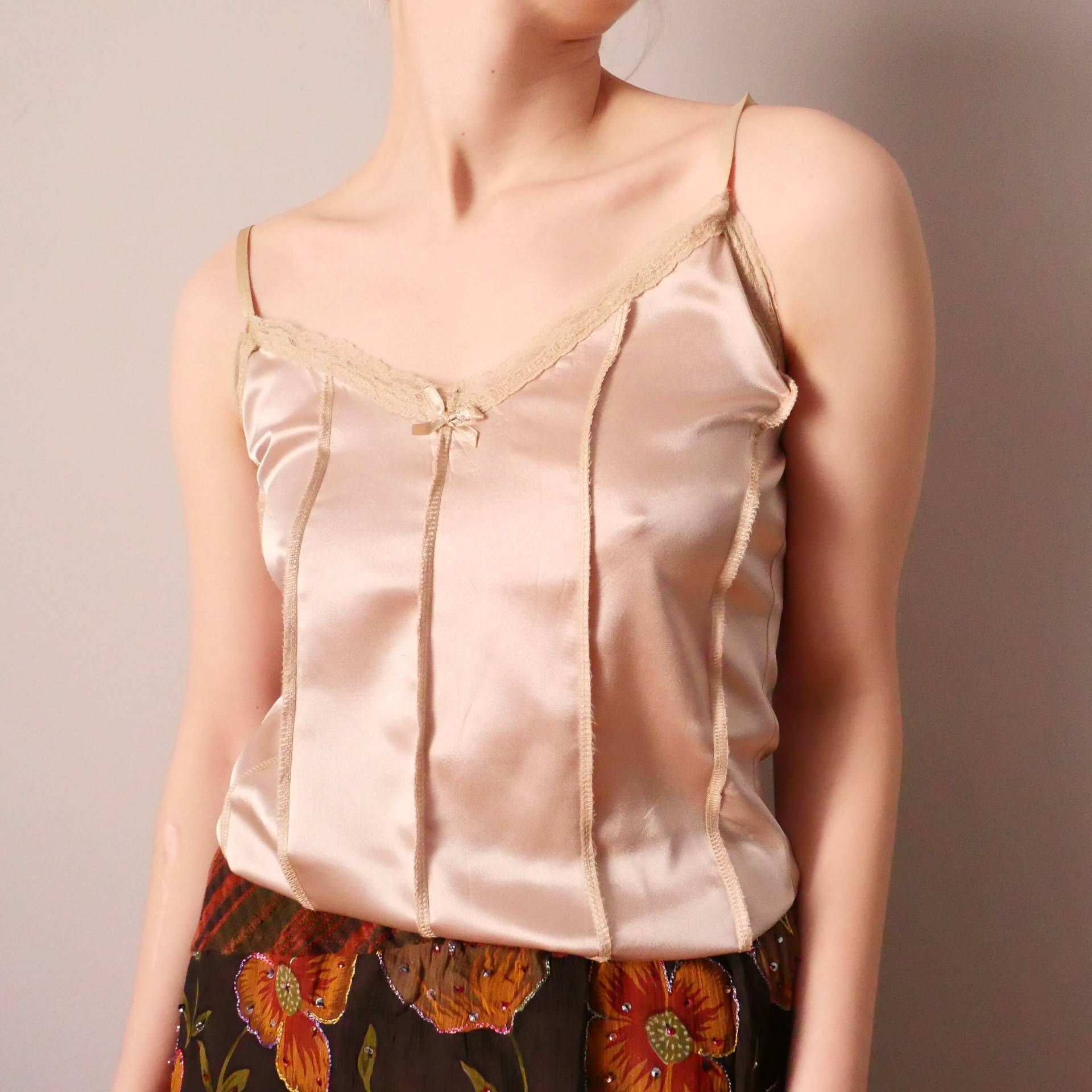 Vintage Spitzen Top Aus Satin - 90Er Jahre Cottagecore | Größe S Vintage Spitzen Top Aus Satin - 90Er Jahre Cottagecore | Größe S von blubirdvintagelove