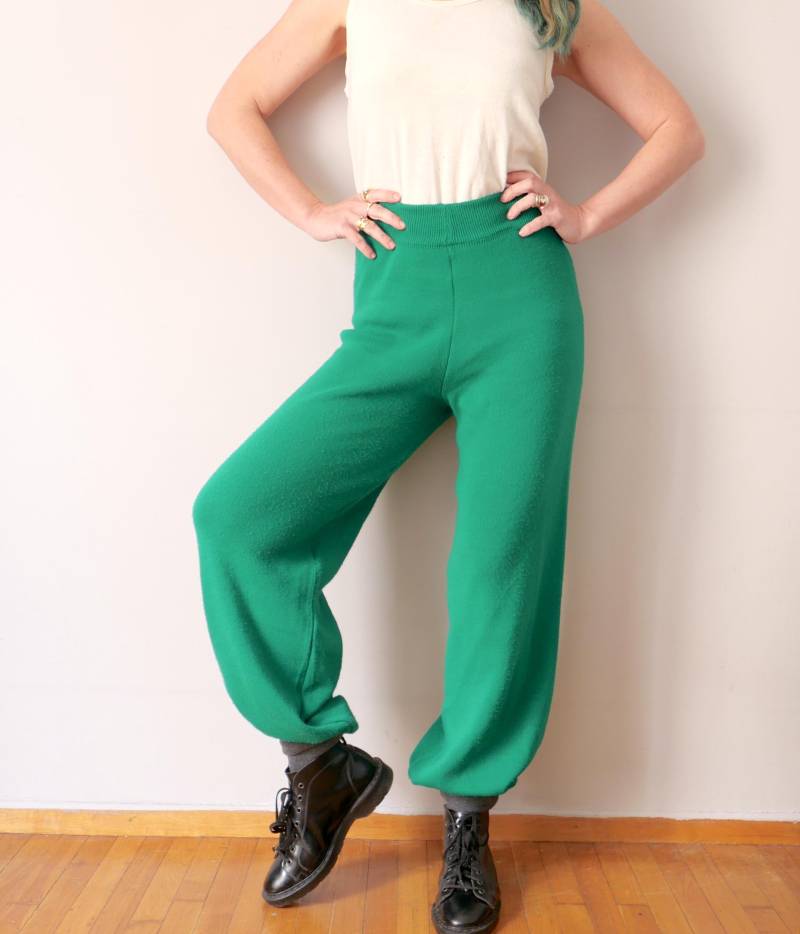 Vintage Strickhose Grün Weiche Hose Gerader Bein Weit Geschnitten Bequem Highwaist Mit Gummibund Legere Basic Weites Gestrickte Jogger Größe M/L von blubirdvintagelove