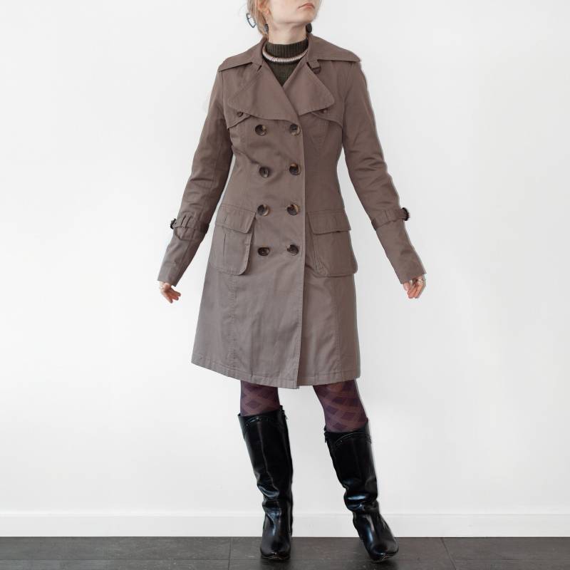 Vintage Trenchcoat Baumwollmischung Milchbraun Zweireihig Overlock Verstellbare Ärmel Größe S von blubirdvintagelove